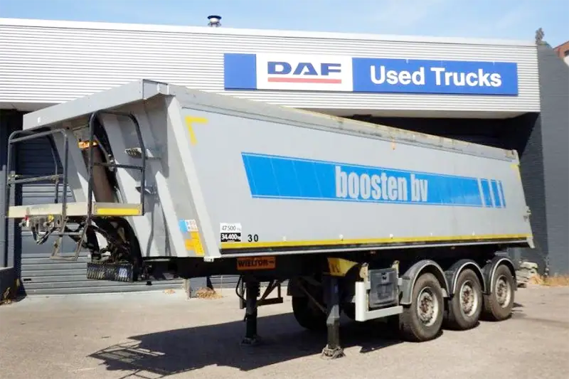 Gebruikte trailers Loven Trucks